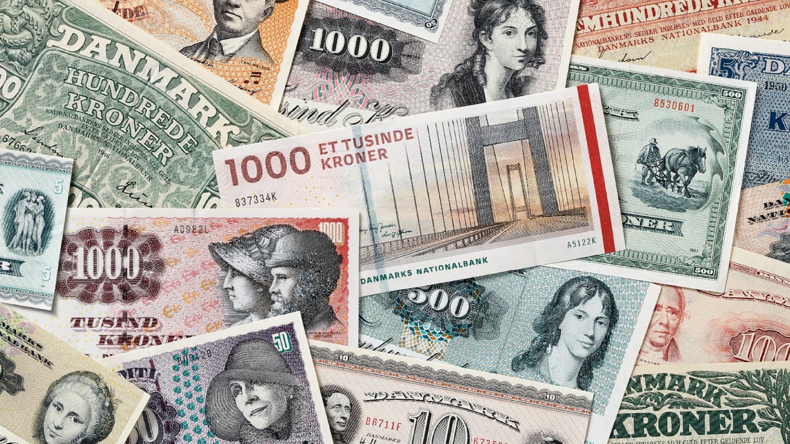 Gamle danske pengesedler spredt ud, herunder 1000-kronesedler med Danmarks Nationalbank og forskellige historiske motiver